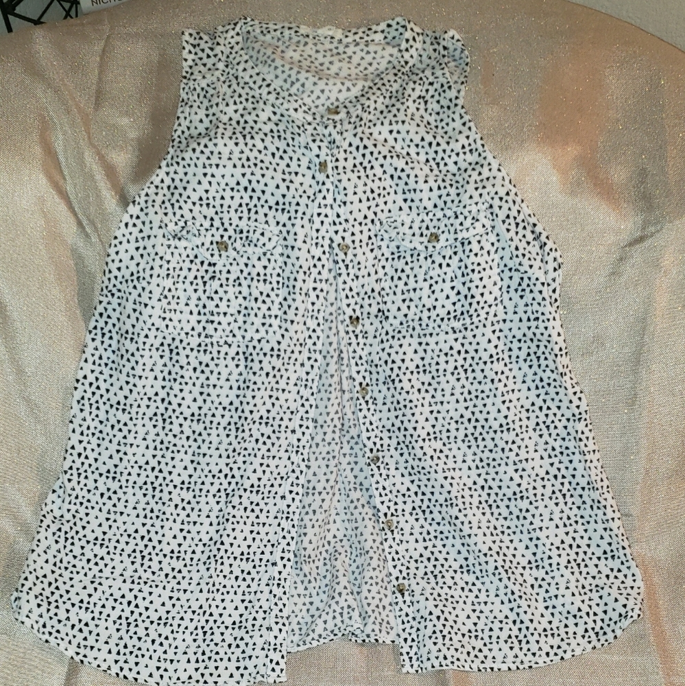 🏷 EUC Maurices Button Up Sleeveless Top